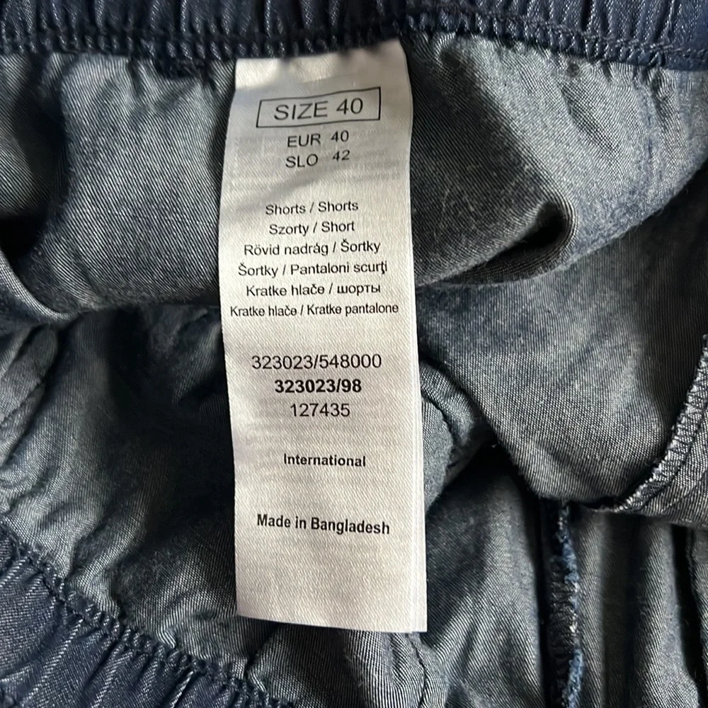 Shorts - Picture 3 of 4